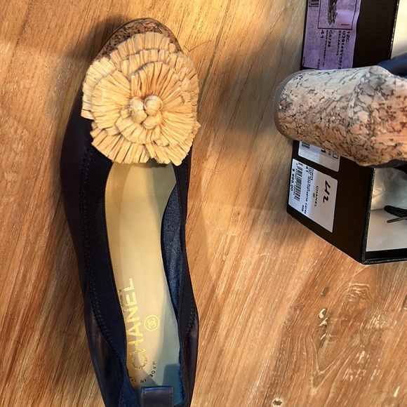 Shoes - Picture 2 of 5